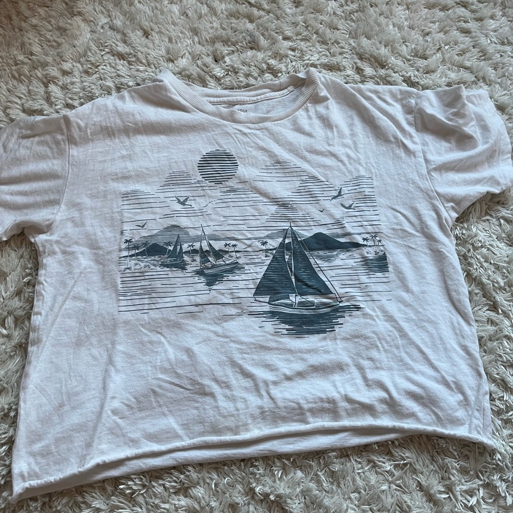 Cropped sailboat graphic tee